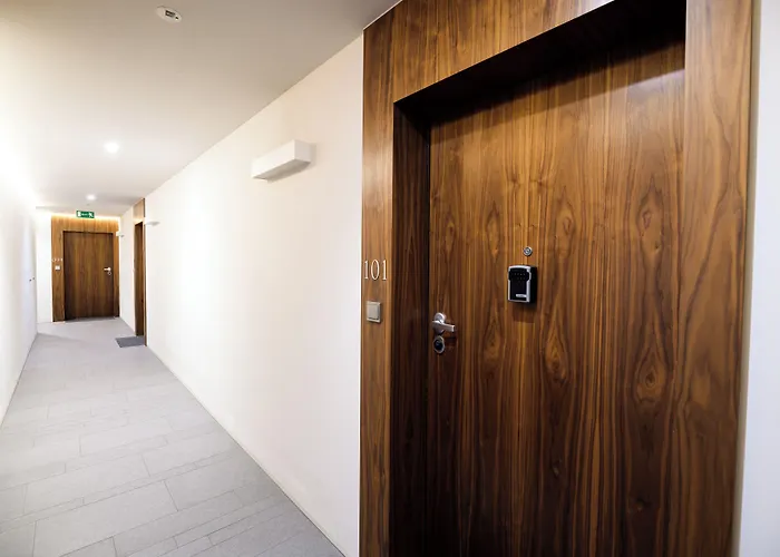 Native Sukiennicza 8 شقة